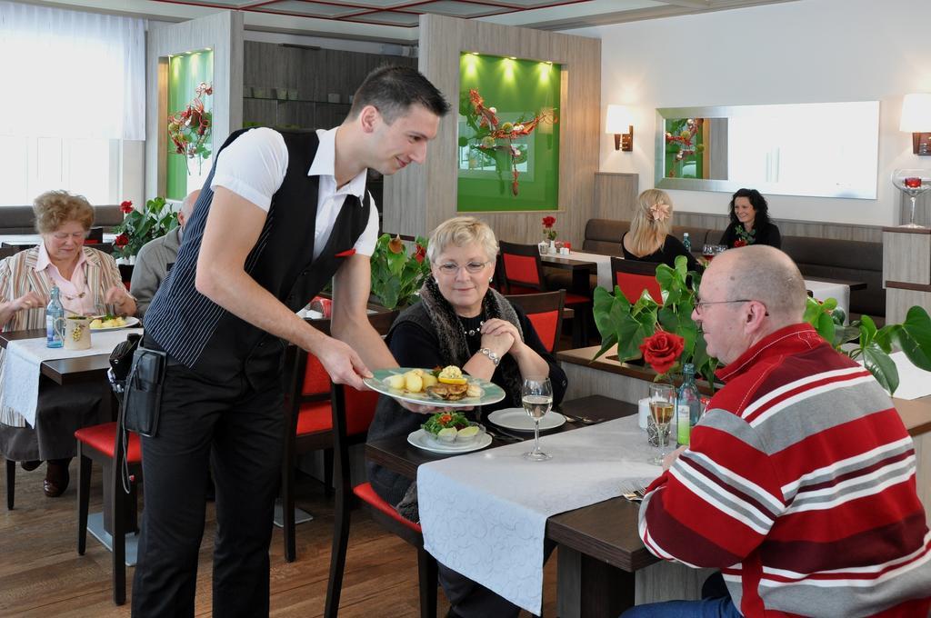 Hotel Gondelfahrt Kurort Jonsdorf Esterno foto